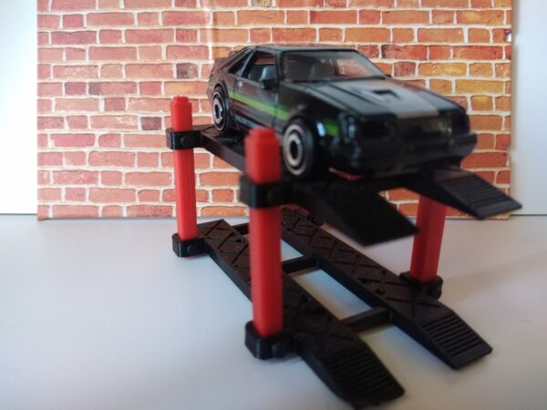 Elevador de carro - Escala 1/64